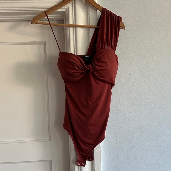 Express Tops - Express Body Contour Bodysuit in Rich Rust